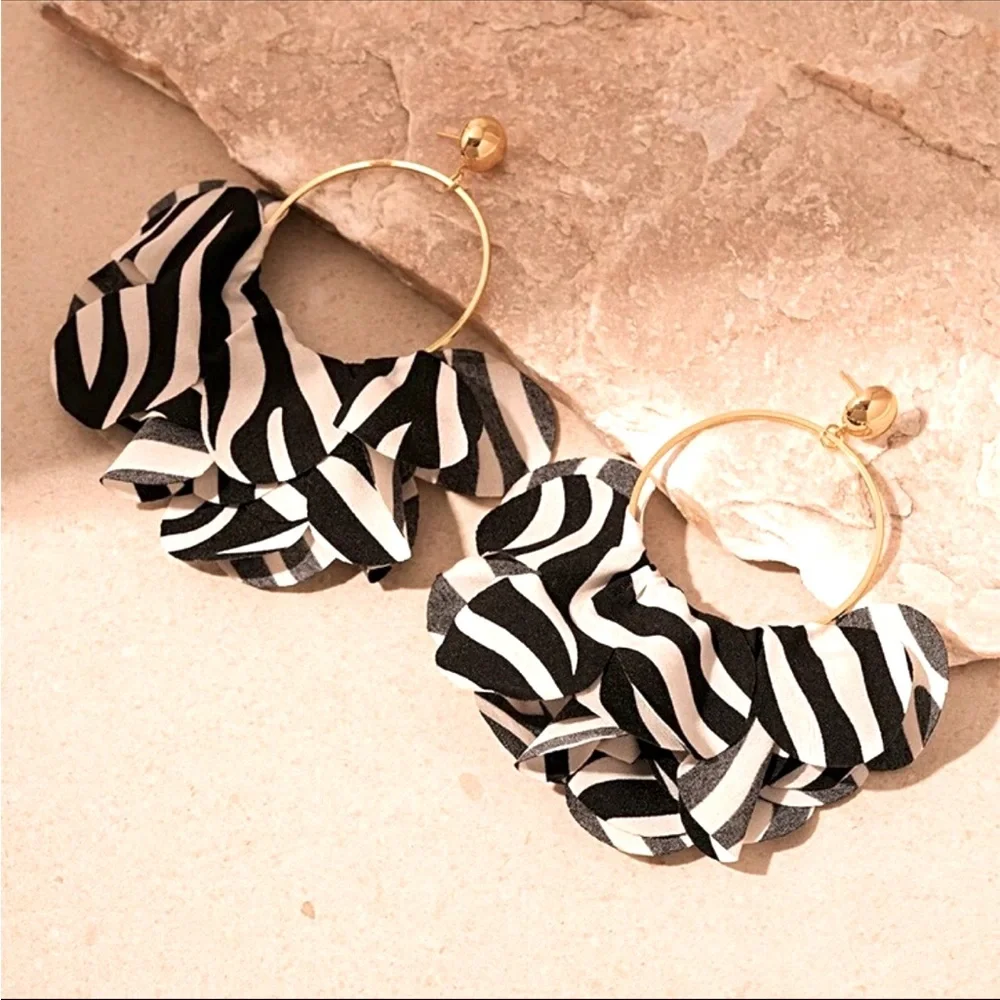 Oversized Zebra Print Drop Hoop Earrings NEW 🏷️